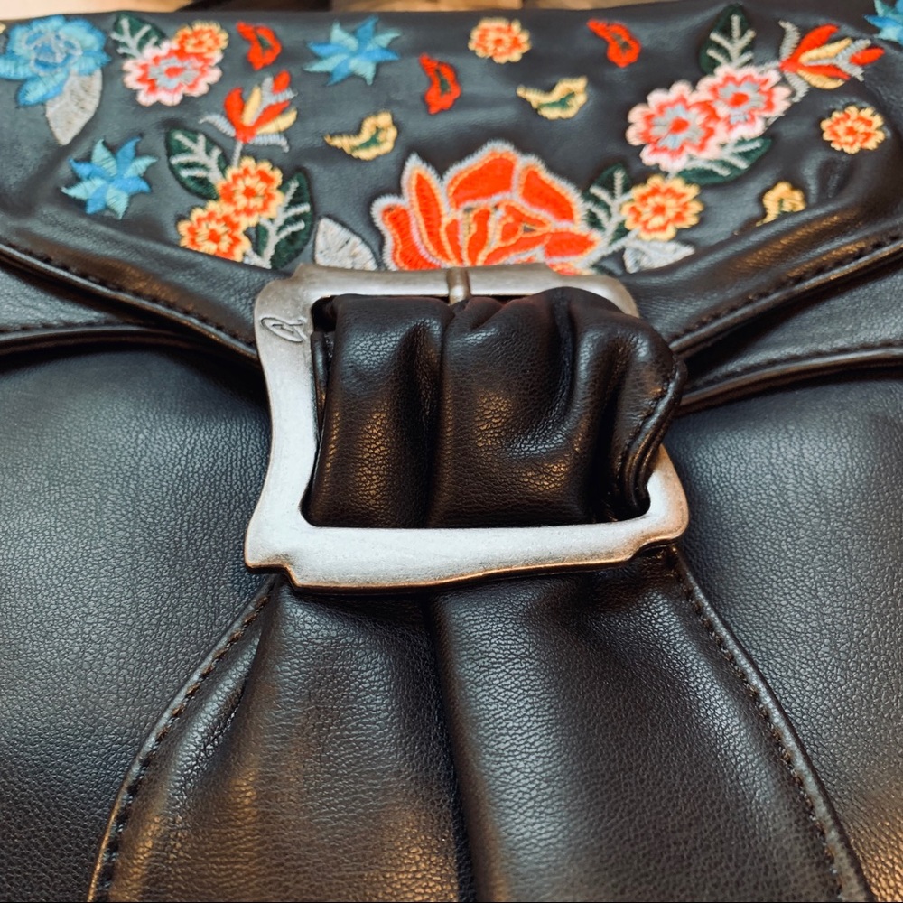 Bags 2 for $15! Lola embroidered clutch NWT - Picture 6 of 8